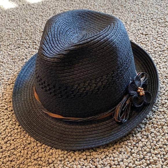 NWOT Lightweight Black Fedora with Flower Band - Picture 1 of 5